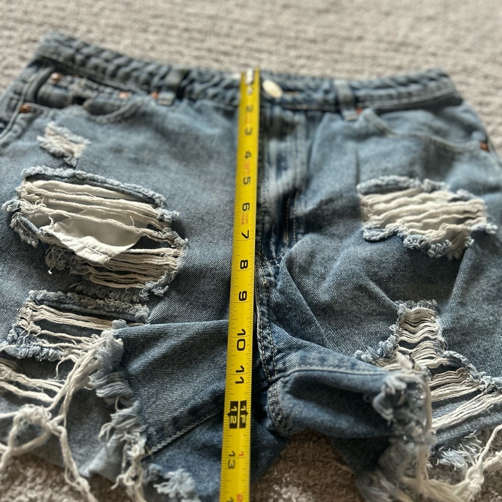 Almost Famous High Rise Distressed Denim Short Shorts Size 9 Y2K - Picture 3 of 9